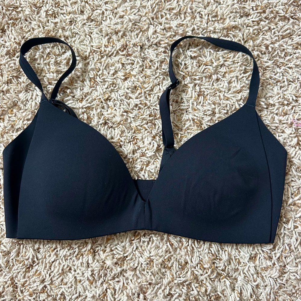 lululemon black bra !! rare find !! don’t sell anymore